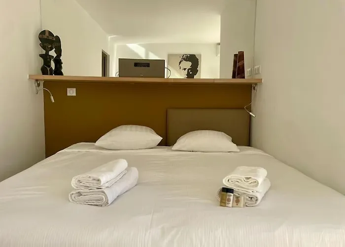 L'olivier - Croisette Martinez, Sur Cour, 1 Min *