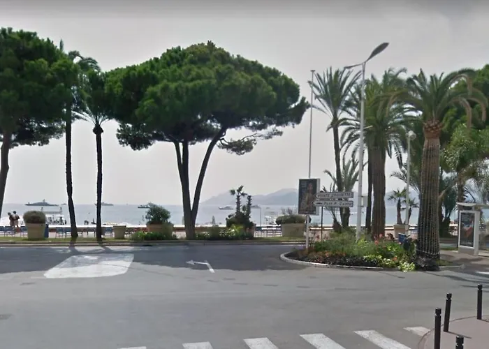 L'olivier - Croisette Martinez, Sur Cour, 1 Min * Канны